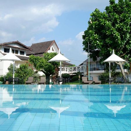 Front One Resort Магеланг Экстерьер фото