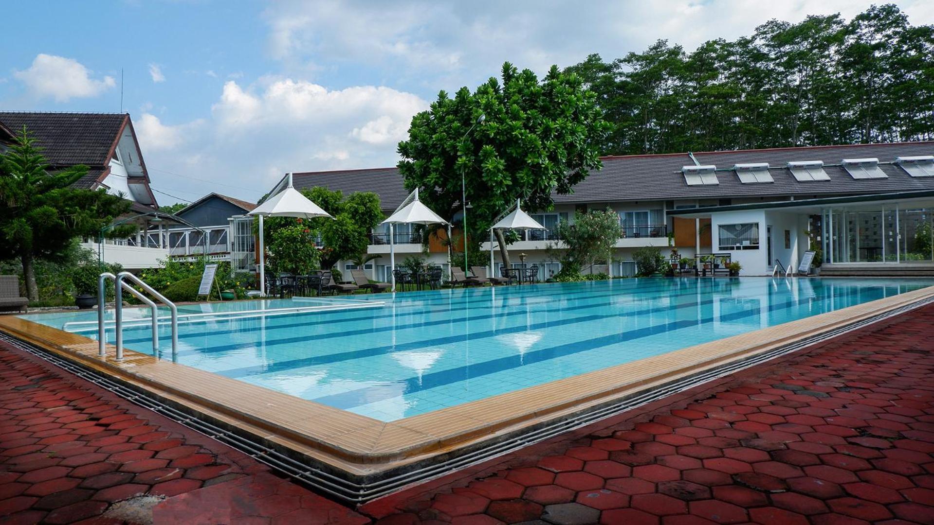Front One Resort Магеланг Экстерьер фото