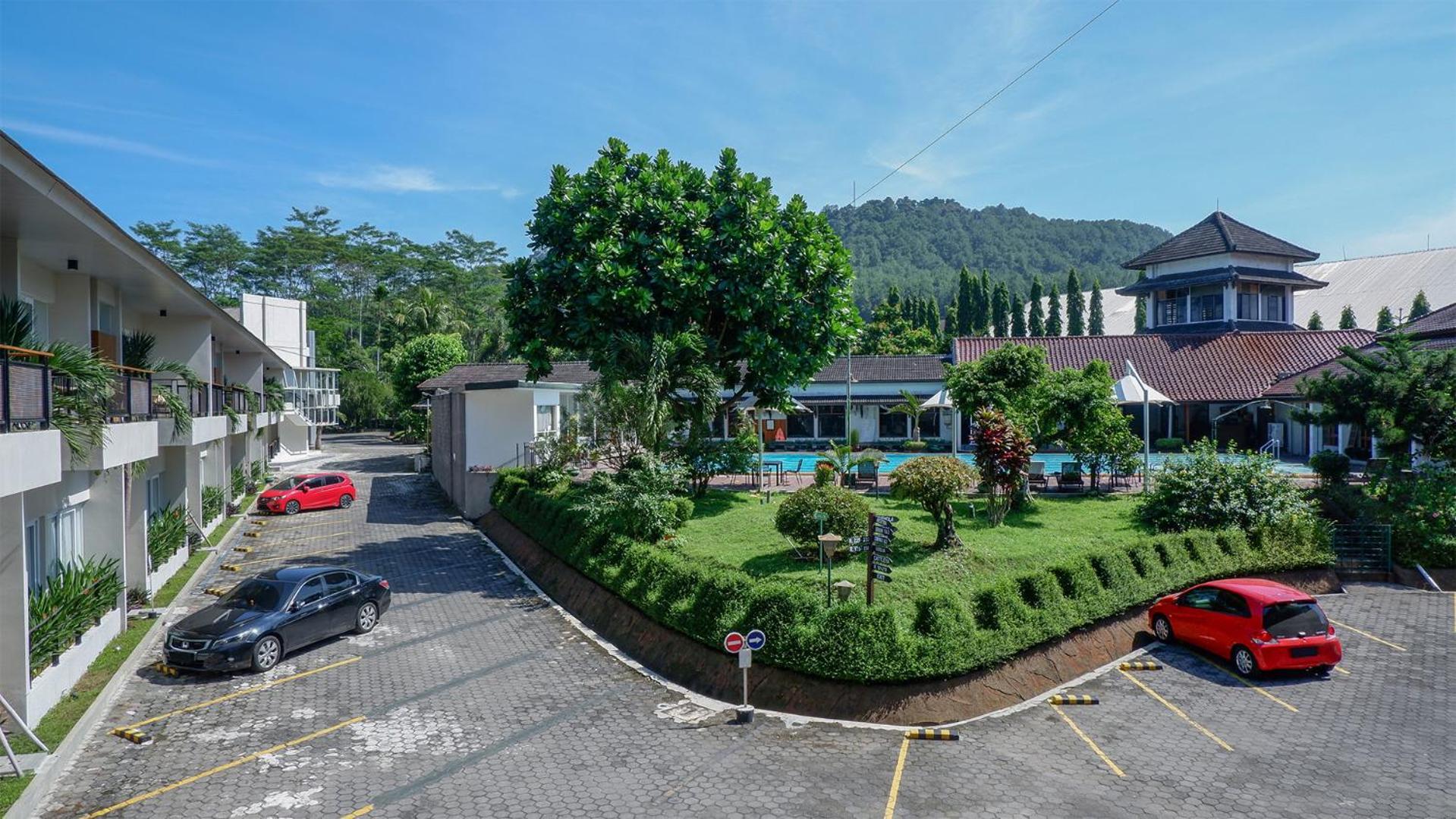 Front One Resort Магеланг Экстерьер фото