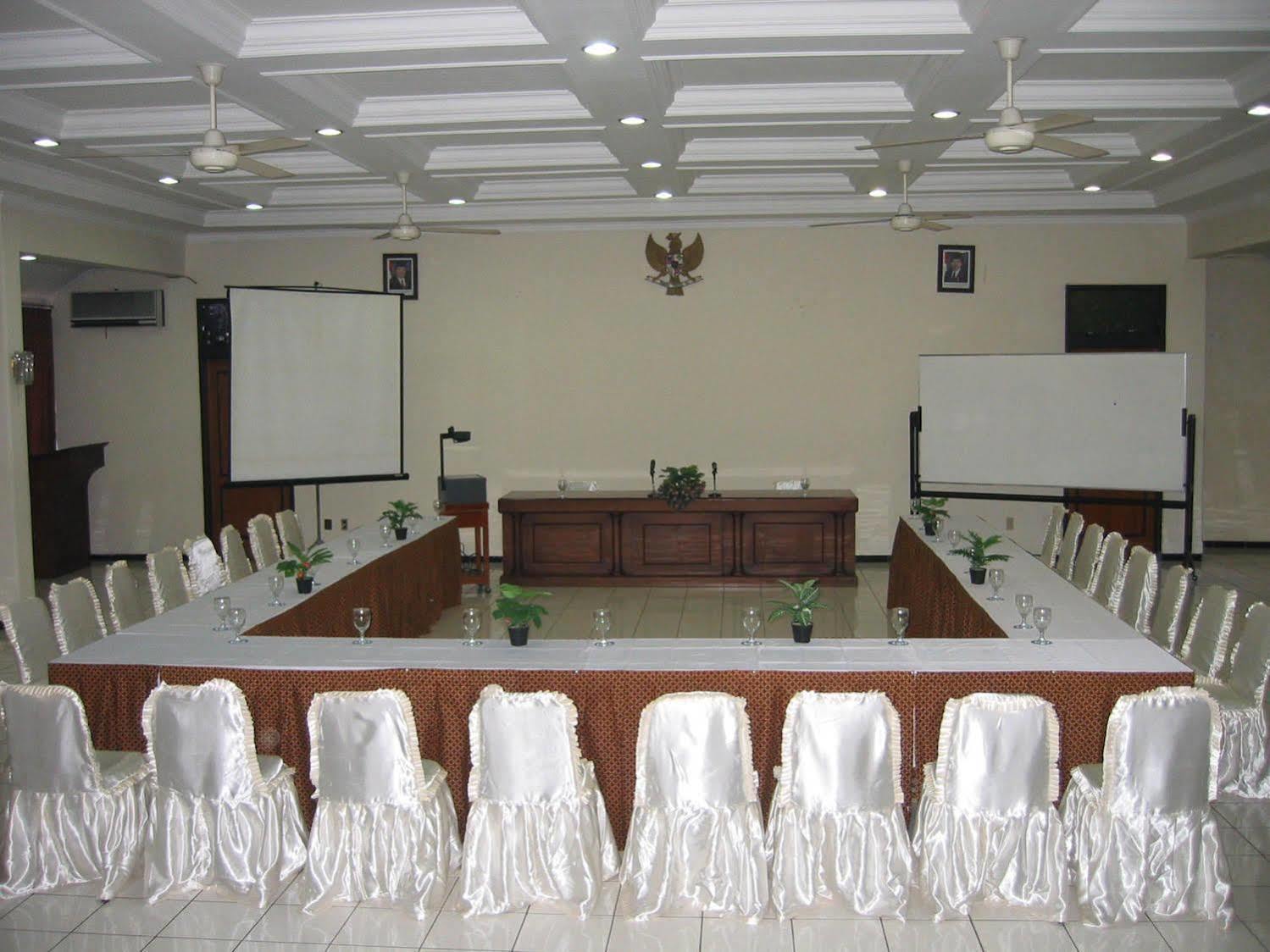 Front One Resort Магеланг Экстерьер фото